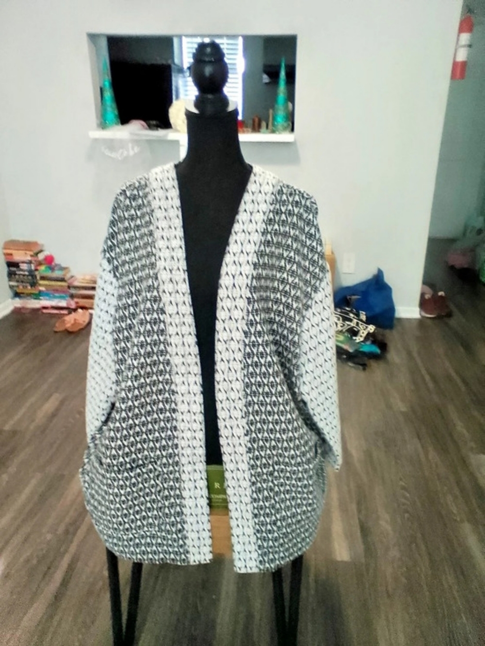 OLD NAVY Geometric Open Front Cardigan White & Black XXL